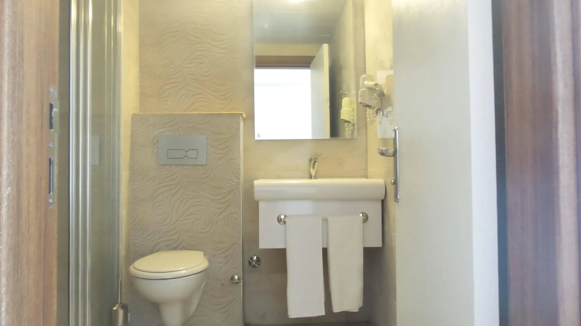קוסדסי Comfort Ada Class Hotel